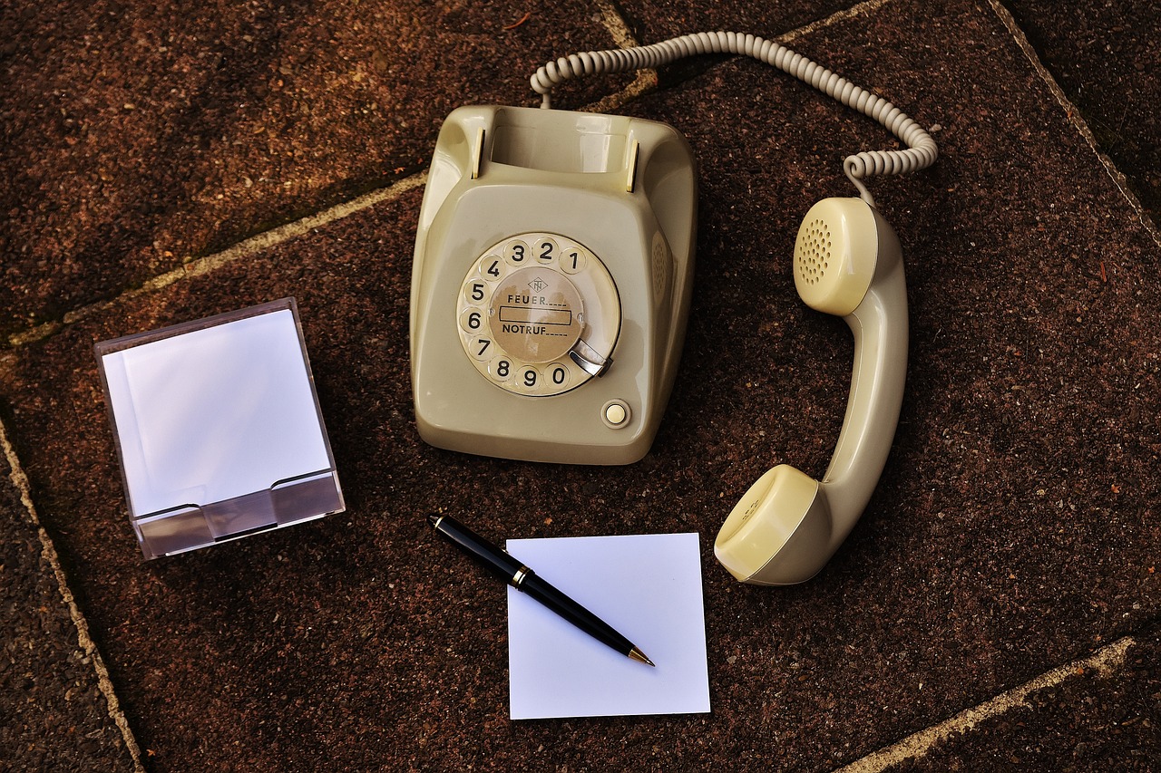 vieux téléphone des années 60
